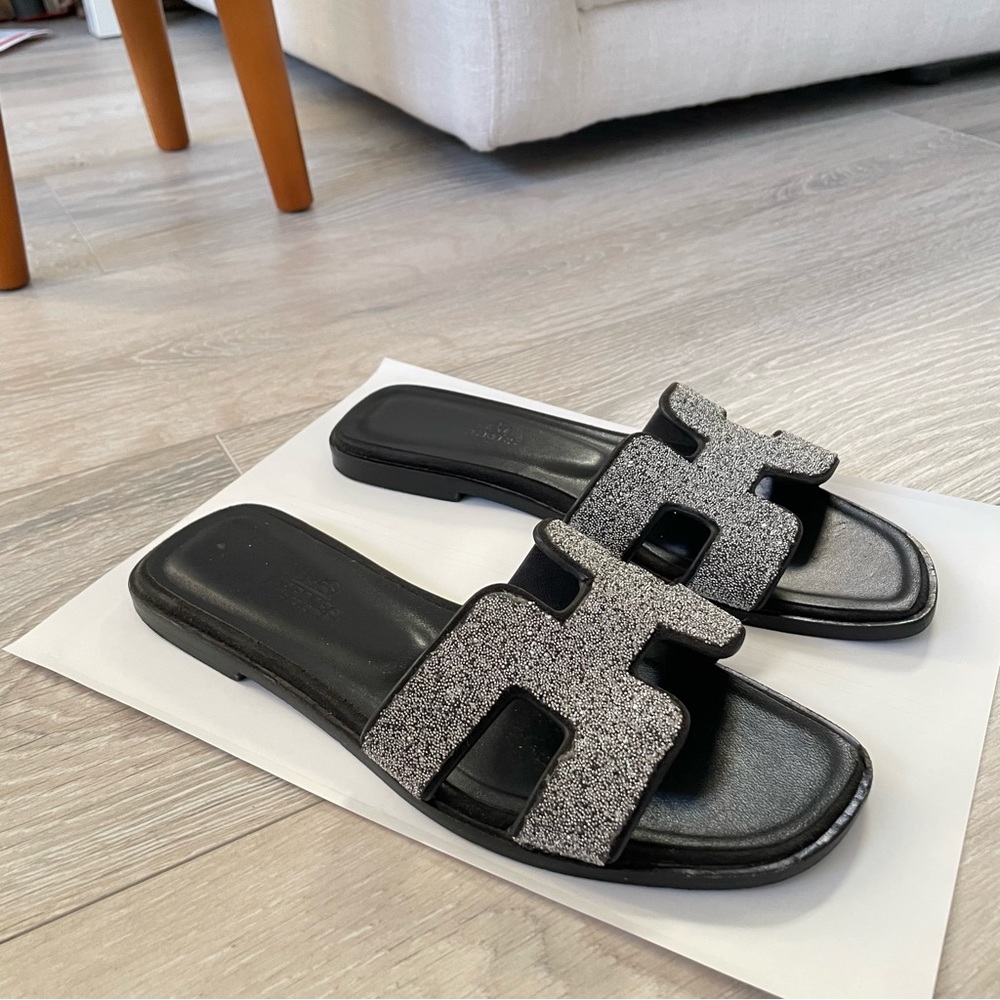 Hermes Noir Oran Goatskin Crystal Detail Sandal - Picture 3 of 13